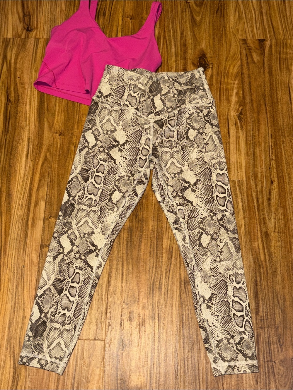 Victoria's Secret women 10 medium Snake Print Leggings nwot beige cream gray